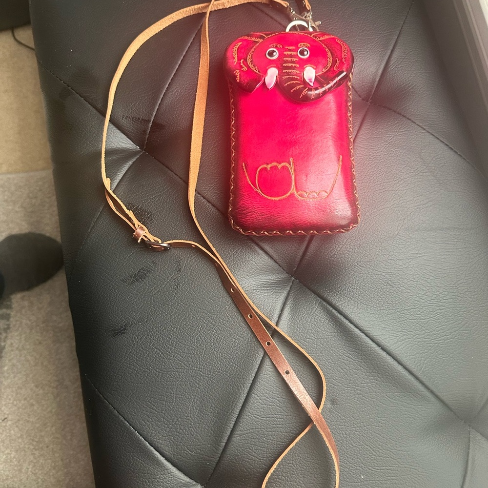 Red Elephant Leather Wallet/crossbody - Picture 4 of 9